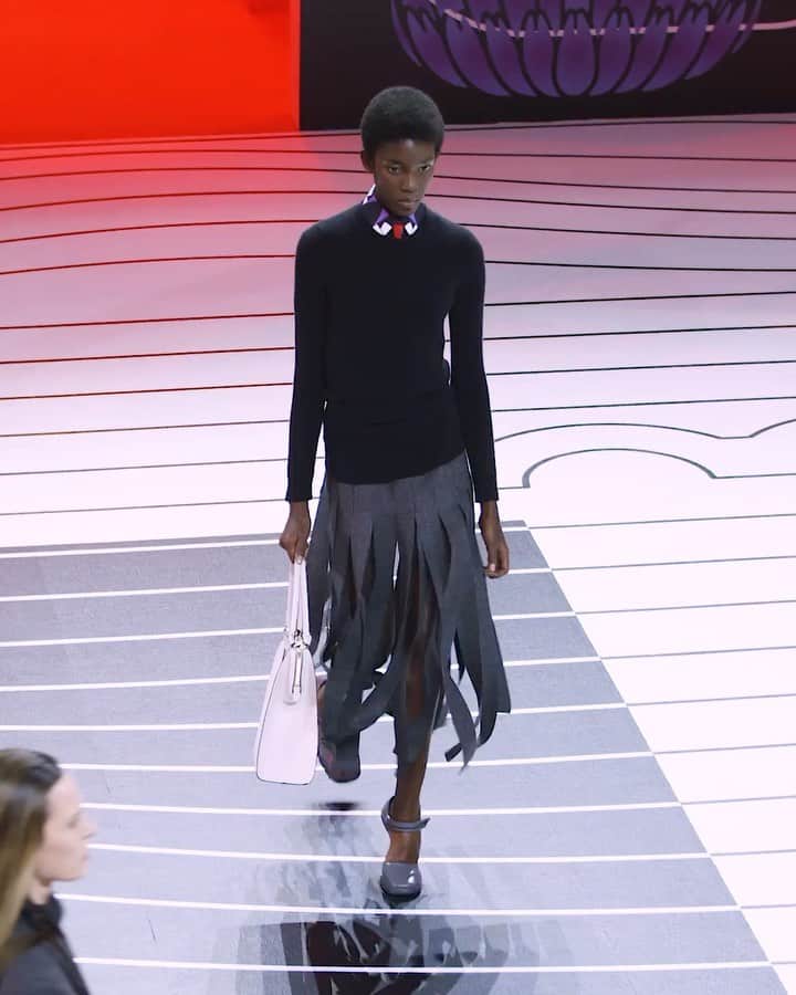 Fashion Weekのインスタグラム：「It's @prada's world – we're just living in it. From the label's February 2020 runway show 🎥 by @patrick_films #IMGoriginals via @imgmodels」