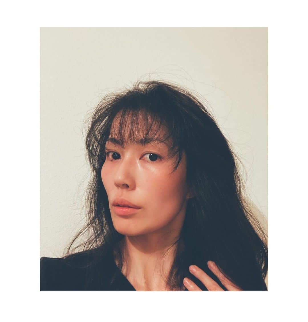 松田珠希さんのインスタグラム写真 - (松田珠希Instagram)「今回の髪型の裏テーマが80年代の少女漫画のキャラクターだったんだけど、ドライヤーサボってガスヒーターで髪の毛乾かしたら本当にバブル来ちゃったよこれ。 #バブル」1月19日 20時38分 - tamakimatsuda11