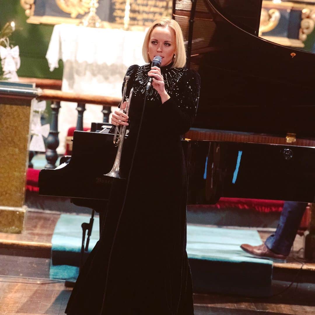 ティーネ・ティング・ヘルセットのインスタグラム：「Fond memories from the last concert of 2020 😇 It’s always a joy to play in Risør, and we can’t wait to share the program of the  coming festival 🤩 @risorkammermusikkfest 📸 @livovland」