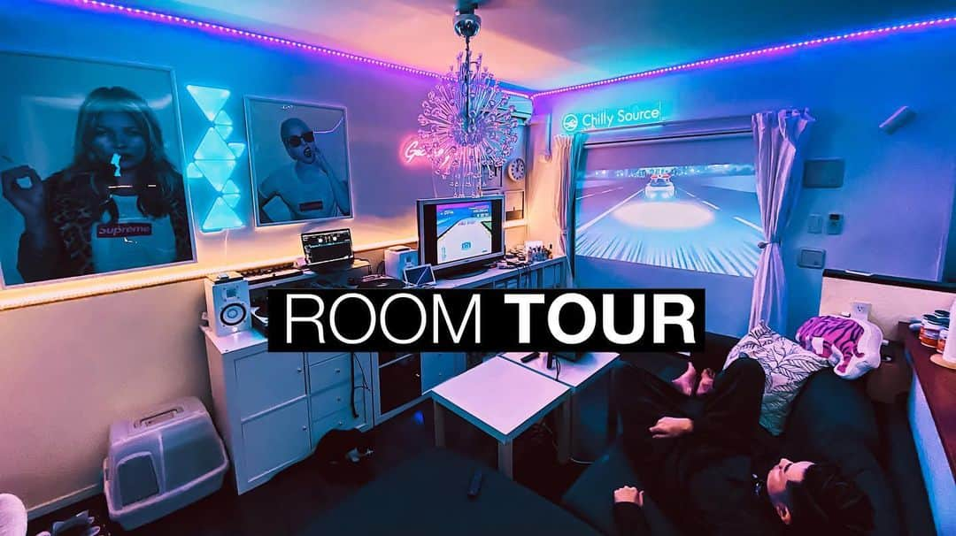 DJKROさんのインスタグラム写真 - (DJKROInstagram)「【ROOM TOUR】 今夜22時にYouTubeにて僕の部屋の”ROOM TOUR”のVlogを公開します！お気に入りのインテリアや最近GetしたGoodsなど色々紹介してますんで、是非見てみてくださいね！ リンクはインスタプロフィール、YouTubeから！ 今年は色々vlog公開していく予定ですので、よろしくお願いします。 #DJKRO #VLOG #ROOMTOUR #interior  #NEON #NEOTOKYO #LED #Cyberpunk #ChillySource」1月19日 20時45分 - djkrotokyo