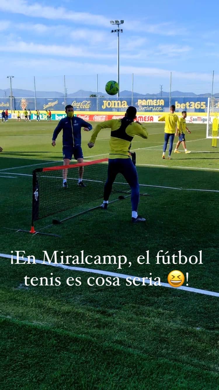 ビジャレアルCFのインスタグラム：「¡Ni un punto por perdido 🥅🥎! . Not giving up on a single point 🥅🥎! . #Villarreal #futbol #football #soccer #LaLiga」