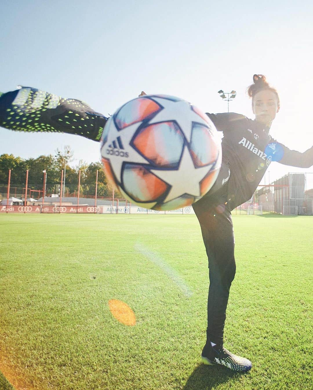 Lina Magullさんのインスタグラム写真 - (Lina MagullInstagram)「Sei die beste Version deiner selbst 💯 Magull+ activated @adidas_de @adidasfootball #Predator」1月19日 21時01分 - linamagull