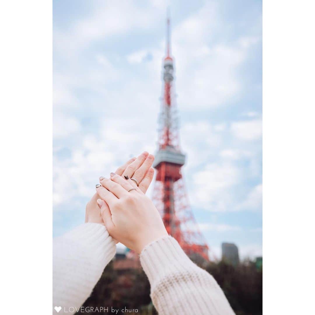 Lovegraph［ラブグラフ］さんのインスタグラム写真 - (Lovegraph［ラブグラフ］Instagram)「2人の記念日フォトを、思い出の場所で撮りました☺️📸 ㅤㅤㅤ 👧🏻「彼との初めての遠出のデートが東京タワーでした。 帰省から帰ってきた彼と東京駅で合流し、その足で東京タワーへ、、 🗼 このデートで距離がぐっと距離が縮まったのでとても思い出に残っています。☺️」 ㅤㅤㅤ ୨୧┈┈┈┈୨୧ ㅤㅤ Lovegraphで撮影した過去のお写真を毎晩投稿❁︎ ㅤㅤㅤ カップル・ウェディング・ファミリー・プロフィール写真など様々なジャンルの撮影を受け付けています📸💫 ㅤㅤㅤ 今なら学生限定4,000円割引実施中🌸 ㅤㅤㅤ ご予約はプロフィールURLからどうぞ☺️✈️ @lovegraph_me ㅤㅤㅤ 姉妹アカウントもチェックしてください✩︎⡱ ㅤㅤㅤ 👶🏻 @lovegraph_kids 💍 @lovegraph_wedding 🤰 @lovegraph_maternity 📸 @lovegraph_academy  ୨୧┈┈┈┈୨୧ ㅤㅤㅤ #Lovegraph #ラブグラフ #幸せな瞬間をもっと世界に ㅤㅤㅤ #カップルフォト #カップル写真 #カップルコーデ #エンゲージメントフォト #ロケーションフォト  #1年記念日 #記念日撮影 #記念日フォト #記念日デート #写真好きな人と繋がりたい #カップルさんと繋がりたい #couplephotography #couplephoto」1月19日 21時01分 - lovegraph_me