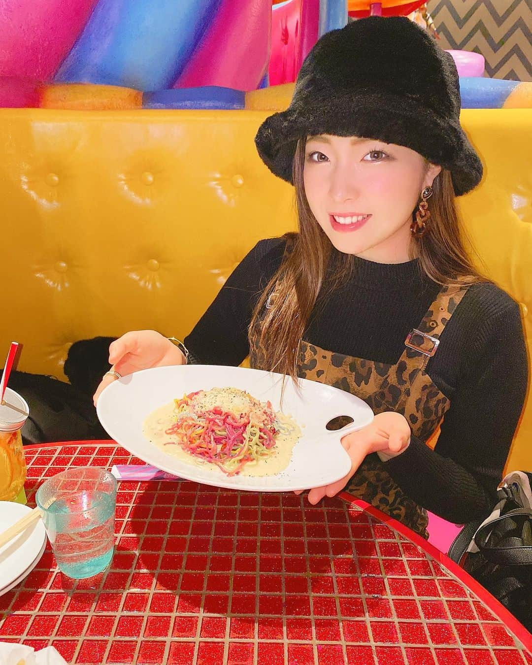 美波沙耶さんのインスタグラム写真 - (美波沙耶Instagram)「今月末でモンスターカフェが閉店しちゃうって言うから、あいりさんと一緒に初めてだけど行ってみた😎💭💓 めちゃくちゃキラキラだしめちゃくちゃカラフルで可愛いわ、美味しいわで最高のお店だったよぉ〜💖✨ 無くなっちゃうのすごく寂しいけど、閉店しちゃう前に行けてよかった😚😚😚 ・ #美波沙耶 #セクシー女優 #バンビプロモーション #バンビプロモーション所属 #kawaii #モンスターカフェ #原宿グルメ #原宿カフェ #原宿ランチ #followｍe #follow #instagram #instapic #instagood #instalike #instafood #フォローミー #フォローしてね #有名になりたい #フォロー大歓迎 #monstercafe #バケハ #バケットハット #パスタ #カラフル #rainbow #カルボナーラ #japan_of_insta #japanesegirl #japan_photo」1月19日 21時01分 - saya3na3