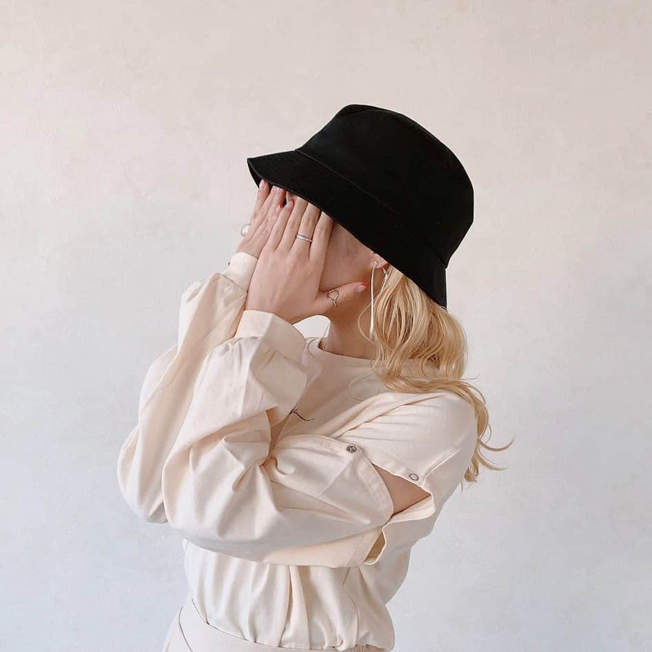 Vannie Officialのインスタグラム：「【2021SS/コットンバケットハット】  1/20 12:00よりご予約Start𓂃𓈒𓏸 是非お楽しみにお待ちくださいませ♡  #vannie_u#ヴァニーユー #ZOZOでしか買えない⠀⠀  お問い合わせはDMまでご連絡ください☺️」