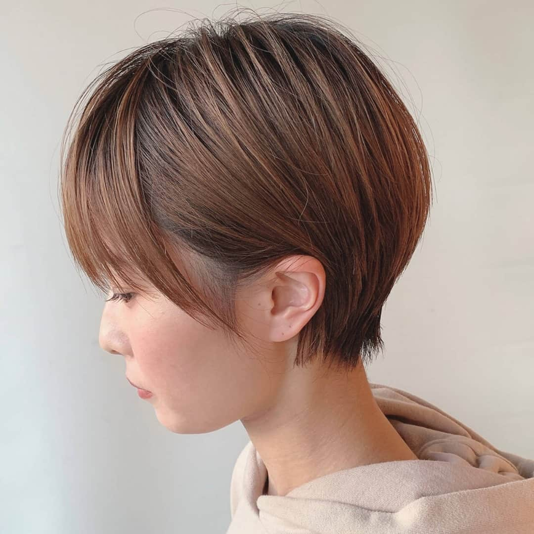 HAIRさんのインスタグラム写真 - (HAIRInstagram)「「ショートでナチュラル・・でも女性らしさも欲しいなら🥰」 masa（ ＠masa_ponne ） . -----------------------------------------------------------  Follow me👉🏽 @hair.cm  HAIR webサイトは「HAIR（ヘアー）」で検索！✨  -----------------------------------------------------------  HAIRは、お客様の『なりたいを叶えるスタイリスト』が集まるサイトです。  日々スタイリストの方々の素敵なヘアスタイルを掲載しています。  投稿スナップ数約40万の中から、気に入ったスタイルを見つけませんか？  HAIRを通じてサロンに予約もできますよ！💕  ----------------------------------------------------------- . . #大人かわいい #ショートボブ #ベリーショート #切りっぱなしボブ #ショートヘア #髮型 #髮型屋 #髮型設計 #发型 #短髮 #日系髮型 #女生髮型 #女生短髮 #염색 #헤어 #단발 #bob #복구펌 #짧은머리 #숏컷」1月19日 21時00分 - hair.cm