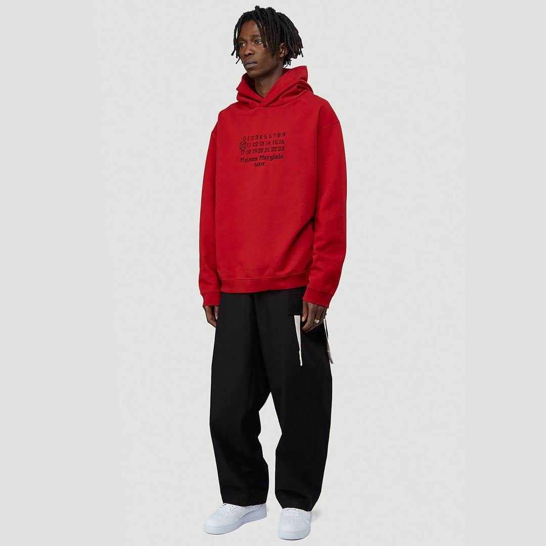 エルエヌシーシーのインスタグラム：「Combining a conceptual vision with a relaxed aesthetic, Maison Margiela presents the Logo Hooded Sweatshirt crafted from super soft cotton-jersey, featuring an embroidered numerical logo motif. @maisonmargiela」