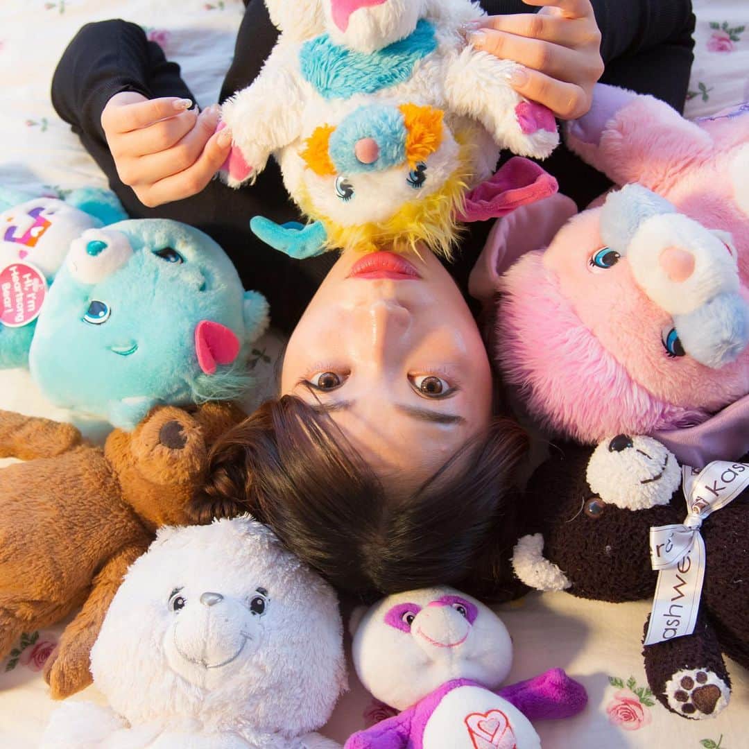 のインスタグラム：「ヌイさんたちに囲まれた🧸💕 ・ ・ 📸 @mya_ko082001  💒 @pinky_room_nagoya  💖 @kana_photo_session  ・ ・ ・ ・ #ピンキールーム #pinkyroom #かな企画撮影会 #撮影会　#一眼レフ初心者 #ポートレート　#ポートレートモデル#グラビア #キラキラメイク #japan_of_insta #art_of_japan_  #グラビアモデル  #コスプレ　#グラビアアイドル #ピンク好きな人と繋がりたい #ig_japan #ファインダー越しの私の世界 #名古屋カメラ部 #東京カメラ部 #東海カメラ部 #東海カメラ倶楽部 #ポトレモデル #写真好きな人と繋がりたい #名古屋撮影会 #名古屋　#nagoya #nagoyajapan #portrait #cosplay #japanesegirl」