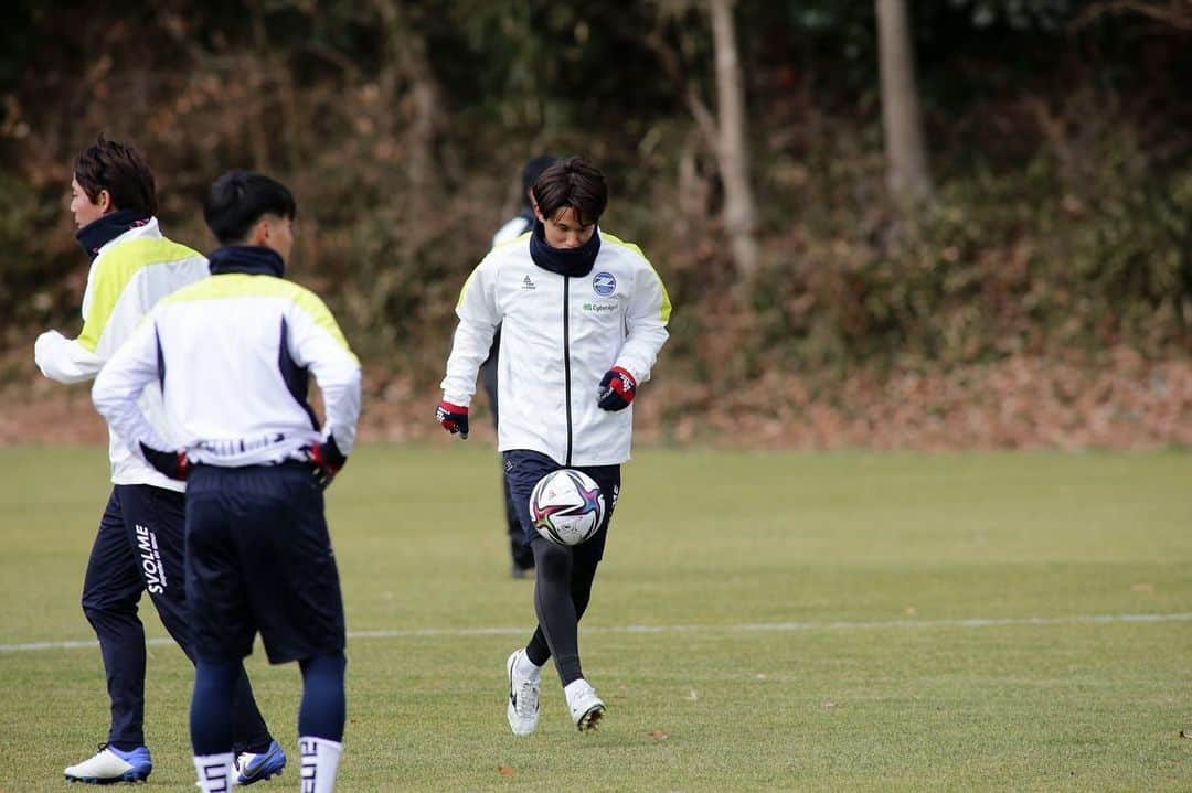 平戸太貴さんのインスタグラム写真 - (平戸太貴Instagram)「・ ・ ・ 2021シーズン始動しました⚽️ 戦う準備していきます！！ ・ ・ ・ #FC町田ゼルビア #zelvia #jリーグ #平戸太貴」1月19日 21時11分 - taiki.hirato_official