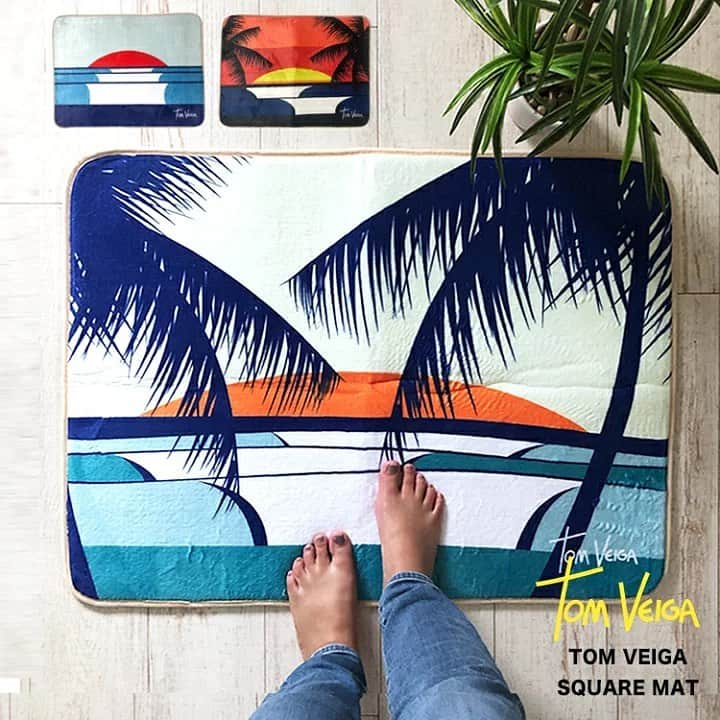 ラレイアのインスタグラム：「🌴 まだまだSTAY HOMEが続きそうですが、おうちの中がお洒落になるTom Veiga @tomveiga のアートモチーフスクエアマット😚🌟 ・ 今ならクリアランスSALEで1,600円+tax👏💕 即納対応中です🧡 ・ ・ ・ ---La Leia Precious Life(ラレイア)--- @laleia_official ・ 楽天市場店 https://www.rakuten.co.jp/laleia-p-life/ ・ ・ ・ #art#hawaii#aloha#surf#beach#laleia#ハワイ#フォトジェニック#インスタ映え#インスタ女子#アロハ#ビーチ#海を感じる雑貨#ラレイア#アート#ビーチガール#サーフスタイル#大人カジュアル#トムヴェイガ #ギフト#プレゼント #楽天 #tomveiga #マット #インテリア」