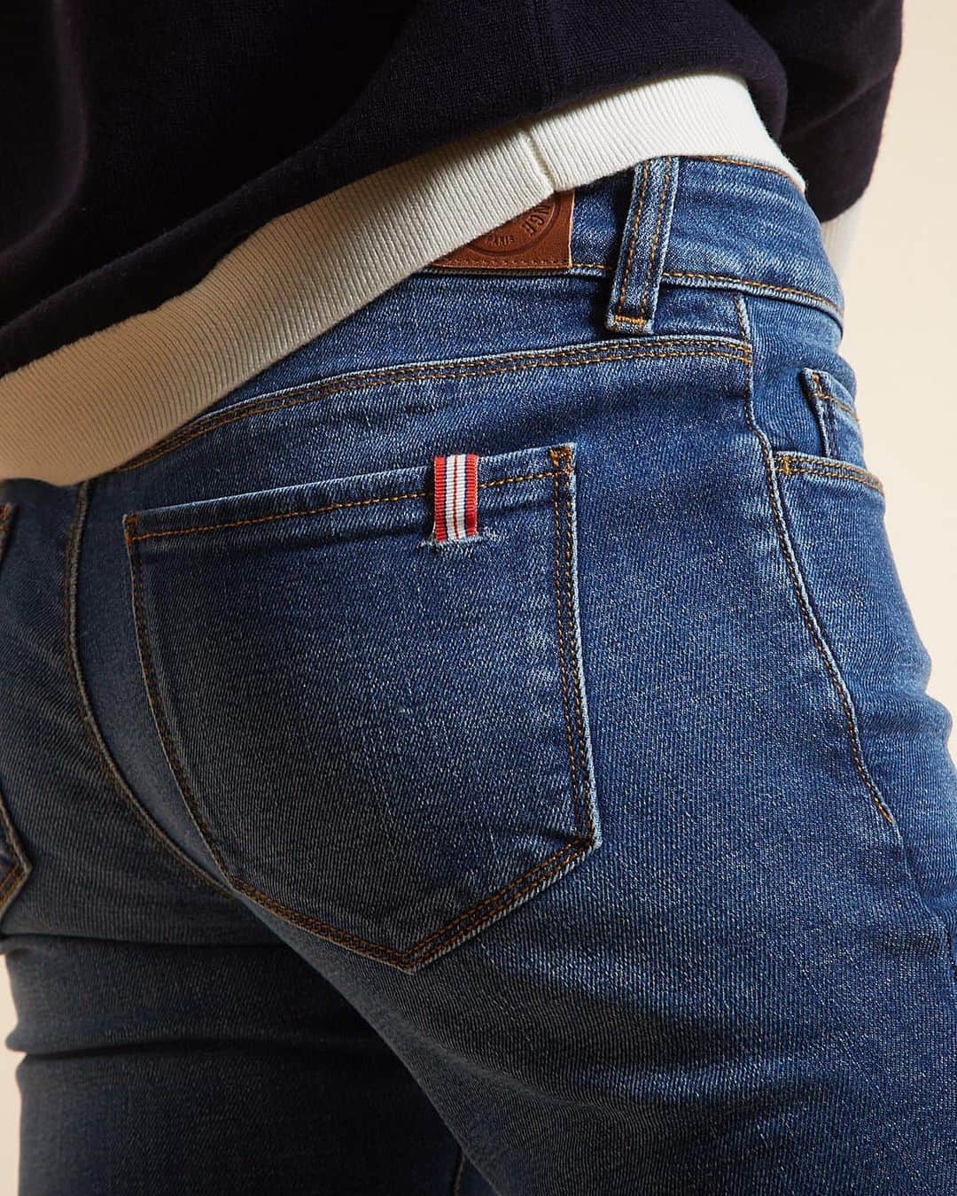 イネスドゥラフレサンジュのインスタグラム：「Ines' Jeans Denim, whatever its colour, rather straight but why not air, raw or faded, is a real basic... better to have several of them! Ines has joined forces with Atelier Notify to create the perfect jeans… — Les Jeans d'Ines C'est un vrai basique, quelle que soit sa couleur, plutôt droit mais pourquoi pas aérien, brut ou délavé. Ines s'est associée à Atelier Notify pour créer le jean parfait !  #inesdelafressange #inesdelafressangeparis #jeans #ateliernotify」