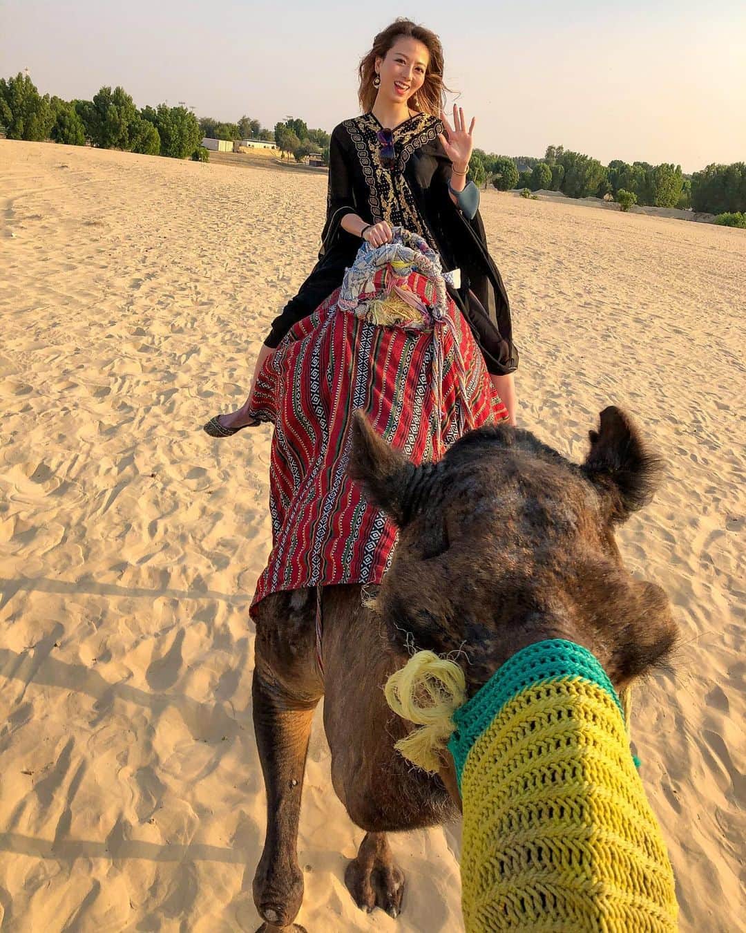 myumyuさんのインスタグラム写真 - (myumyuInstagram)「ルルちゃん🐫💕  乗る時と降りる時の衝撃がはんぱない😂😂  #camelride   #dubaï#Dubai#dubaitravel#dubaitrip#travellover#travelgirl#camel#camelride#Arabic#camel#camelriding#camelrides#ドバイ#ドバイ旅行#ドバイ観光#海外旅行#旅好き#旅行好き女子#旅行好きな人と繋がりたい#旅好きな人と繋がりたい#ラクダ#可愛い動物#アラビアン#アバヤ」1月19日 21時21分 - myumyu_travel_bikini