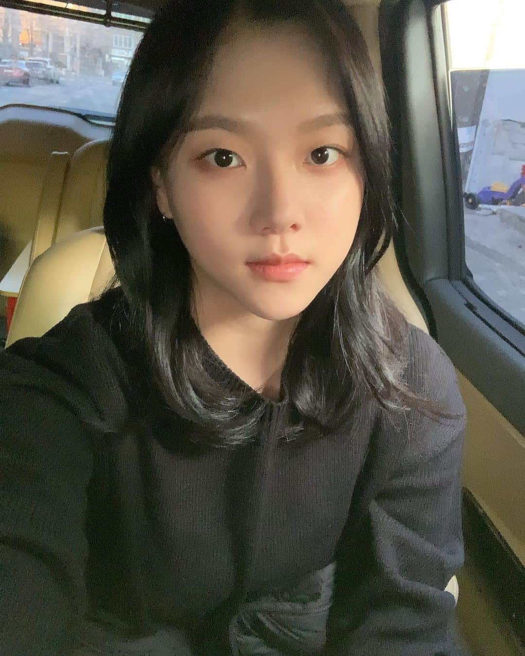 Ni Daのインスタグラム：「너무 오랜만이죠 😊  사진은 맘에 안들지만 그래도 생존신고🙋🏼‍♀️」