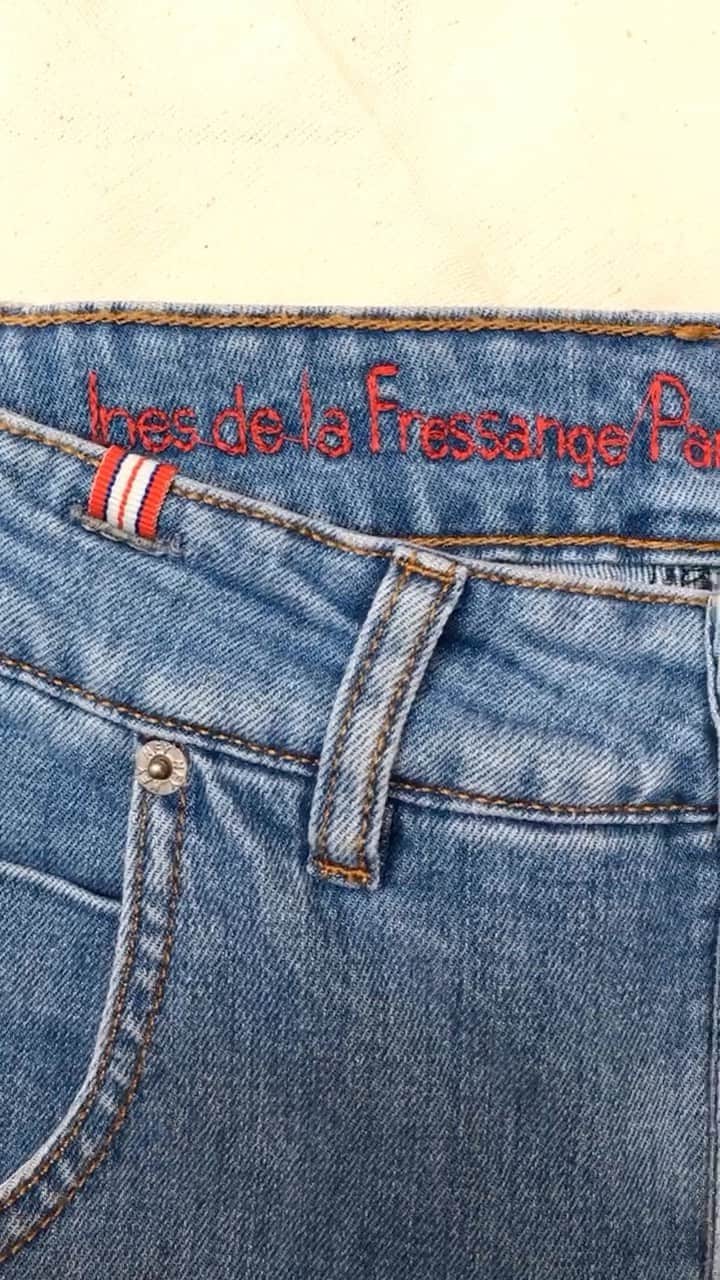 イネスドゥラフレサンジュのインスタグラム：「Les Jeans d'Ines C'est un vrai basique, quelle que soit sa couleur, plutôt droit mais pourquoi pas aérien, brut ou délavé. Ines s'est associée à Atelier Notify pour créer le jean parfait ! — Ines' Jeans Denim, whatever its colour, rather straight but why not air, raw or faded, is a real basic... better to have several of them! Ines has joined forces with Atelier Notify to create the perfect jeans…  #inesdelafressange #inesdelafressangeparis #jeans #ateliernotify」