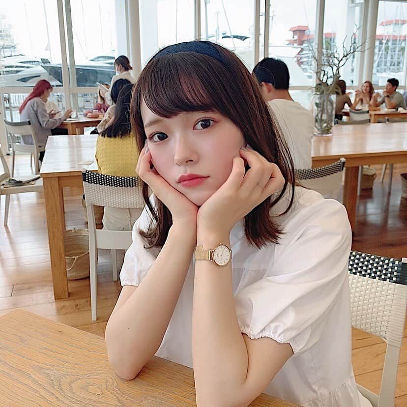 橋本紗奈さんのインスタグラム写真 - (橋本紗奈Instagram)「昔の写真を載せてくスタイル🤳 . . ちょうど髪切たてだった時の✂︎ このヘアセット好きだったな〜ん . . #ミディアムヘア #ヘアアレンジ #ヘアカラー #ヘアカラートレンド #ピンク #ピンクベージュ #ヘアスタイル #ミディアムボブ #巻き髪 #夏服 #白服」1月19日 21時29分 - hashimoto_sana