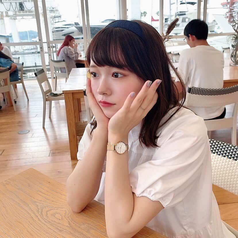 橋本紗奈さんのインスタグラム写真 - (橋本紗奈Instagram)「昔の写真を載せてくスタイル🤳 . . ちょうど髪切たてだった時の✂︎ このヘアセット好きだったな〜ん . . #ミディアムヘア #ヘアアレンジ #ヘアカラー #ヘアカラートレンド #ピンク #ピンクベージュ #ヘアスタイル #ミディアムボブ #巻き髪 #夏服 #白服」1月19日 21時29分 - hashimoto_sana