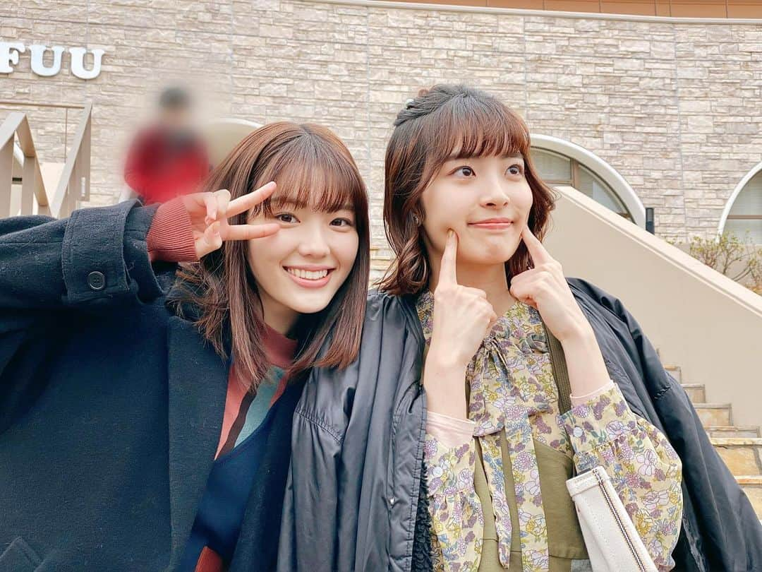 中村里帆さんのインスタグラム写真 - (中村里帆Instagram)「#シンデレラはオンライン中 第2話✌️フジテレビで本日25時25分からです！観てください〜！ 今でもずっと仲良しな、海ちゃん演じるついひじ杏奈ちゃんと☺︎」1月19日 21時34分 - __rihostagram__