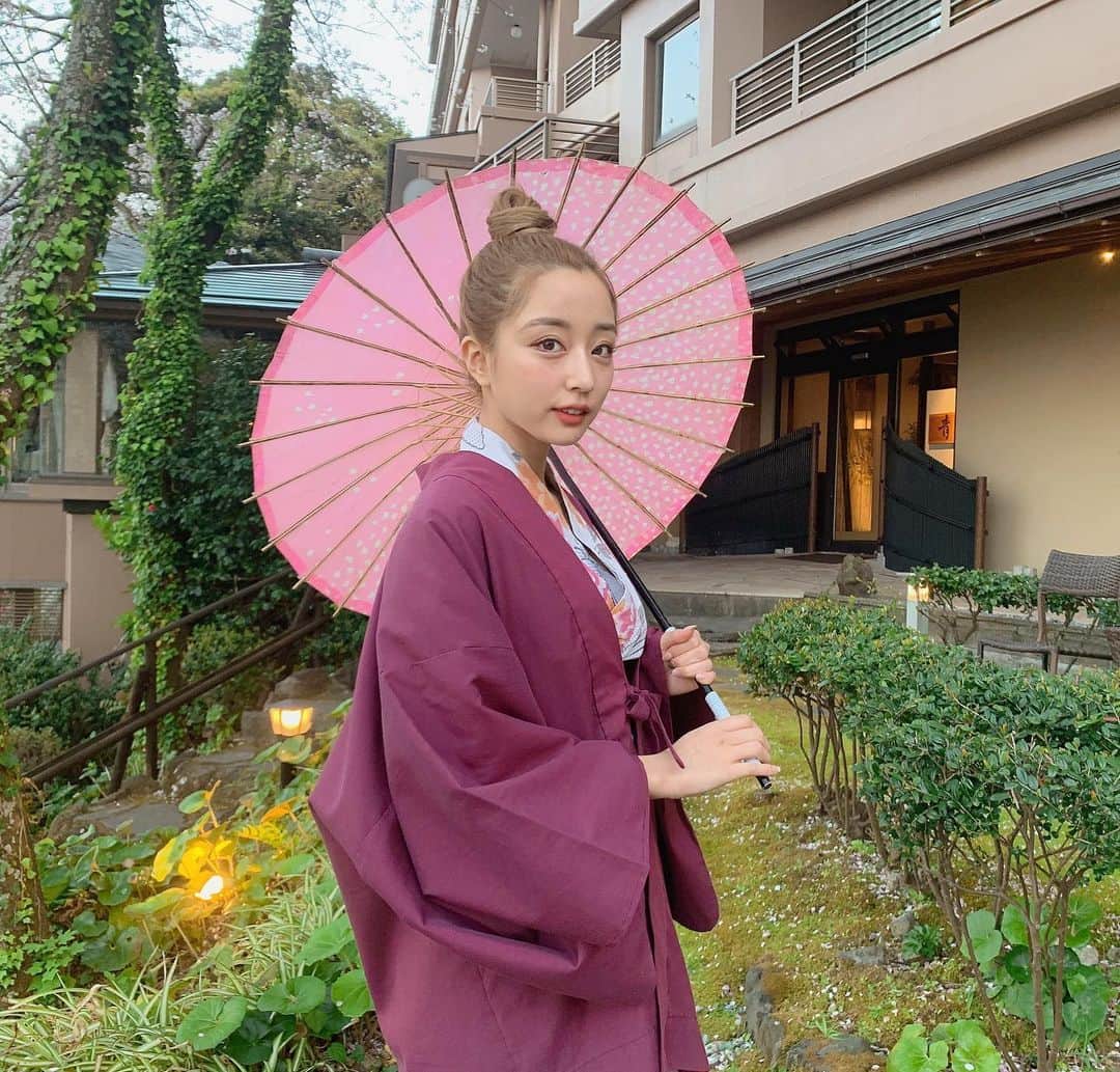 石田みかのインスタグラム：「. . 旅行連れてってあげれてないなあ といいながら自分が一番行きたいやつ😗 . . おこもり温泉旅行が一番好き♨️ （本当はなんでも好き） . . . #ラウンドガール #筋トレ女子 #ダイエット生活 #グラマラスボディ #美尻トレーニング #ジム活 #ジムウェア #トレーニングメニュー #ボディメイク女子 #スクワット #ウェイトトレーニング #体重公開 #減量メニュー #キックボクシング #ボクシング女子 #japanesegirl #japanese #tokyo #日本女孩 #我的最愛」
