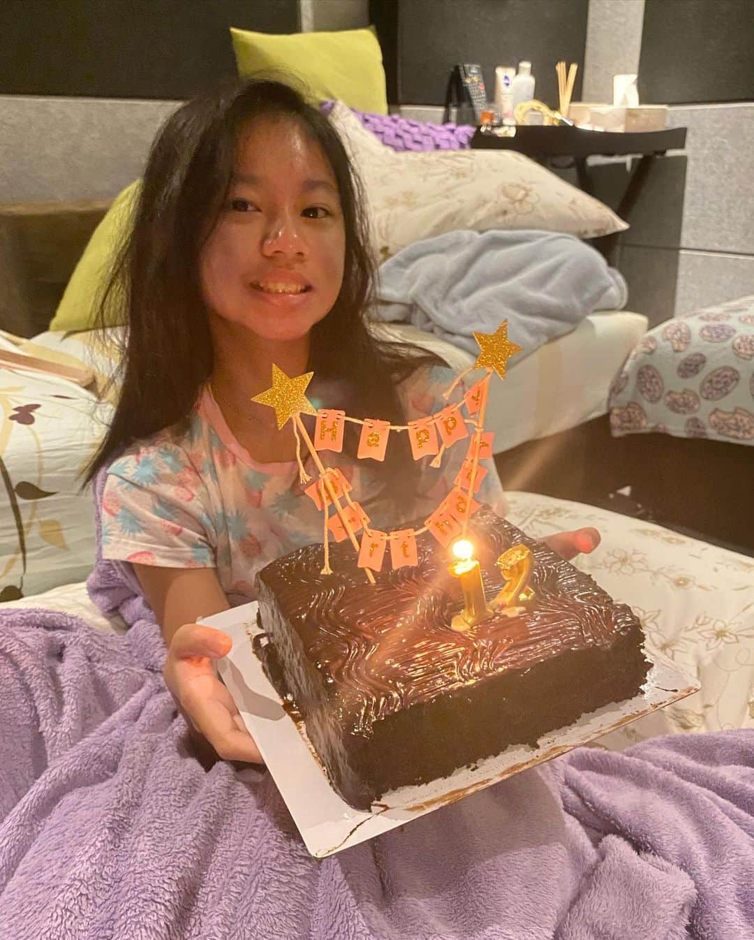 Kim Chiuさんのインスタグラム写真 - (Kim ChiuInstagram)「Where did the time go? Pwede pause muna?... 😿 Happy happy birthday to my not so little anymore niece RAINE!💕💕💕 I’ve seen you grow into a beautiful, talented, achiever and many more positive about you!❤️ Continue reaching your dreams and discover what you want. I am super proud of what you are now!😘 You are the first baby of the family, and we are very happy to have you. Mama Kim will always be here for you!!! ALWAYS!! And I will never get tired of listening to your stories kahit diko maintindihan minsan dahil di ako maka relate.😅 Love you Rainey love love!!!!💕💕💕🎂🎂🎂」1月19日 21時38分 - chinitaprincess