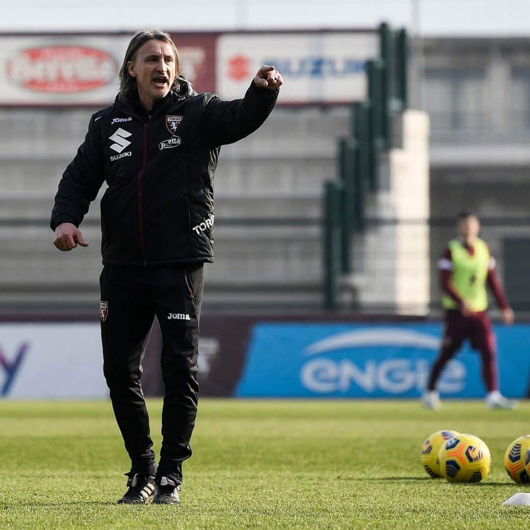 トリノFCさんのインスタグラム写真 - (トリノFCInstagram)「Primo allenamento al Fila per @davidenicolaoff ⚽️🔥🐂   #SFT」1月19日 21時44分 - torinofc1906