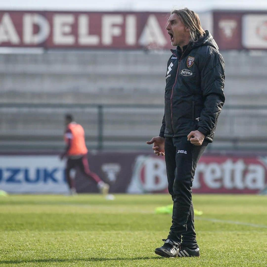 トリノFCさんのインスタグラム写真 - (トリノFCInstagram)「Primo allenamento al Fila per @davidenicolaoff ⚽️🔥🐂   #SFT」1月19日 21時44分 - torinofc1906