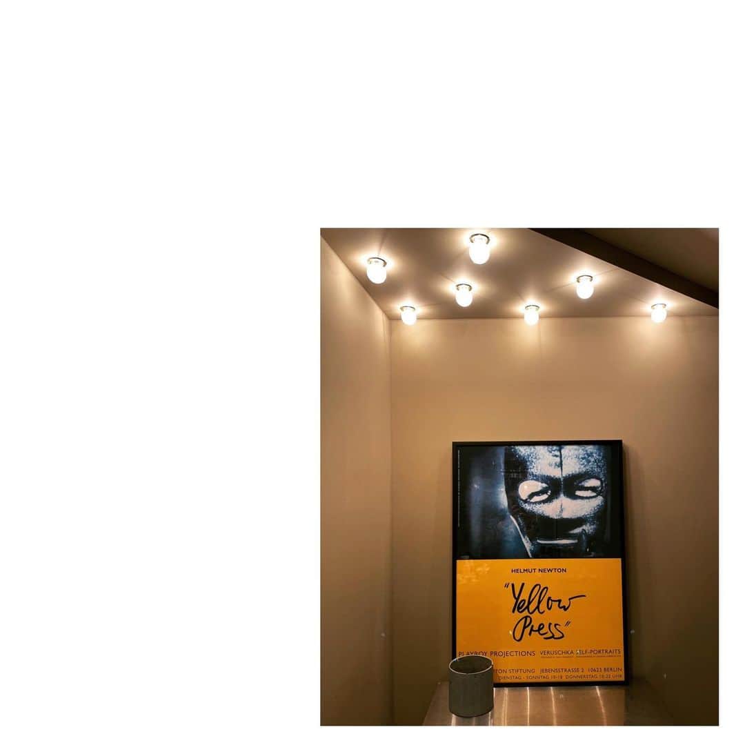 坪田あさみのインスタグラム：「. 床の間にヘルムートニュートン。 ちょっと気分転換。 . #日々の楽しみ  #インテリア好き #家のこと #マンションリノベーション  #中古マンションリノベーション  #スケルトンリノベーション #リノベーション #シンプルインテリア  #家づくり #マイホーム #家具好き  #インテリア好きな人と繋がりたい  #リノベーションマンション #日々の暮らし #インテリア #interiordesigning」