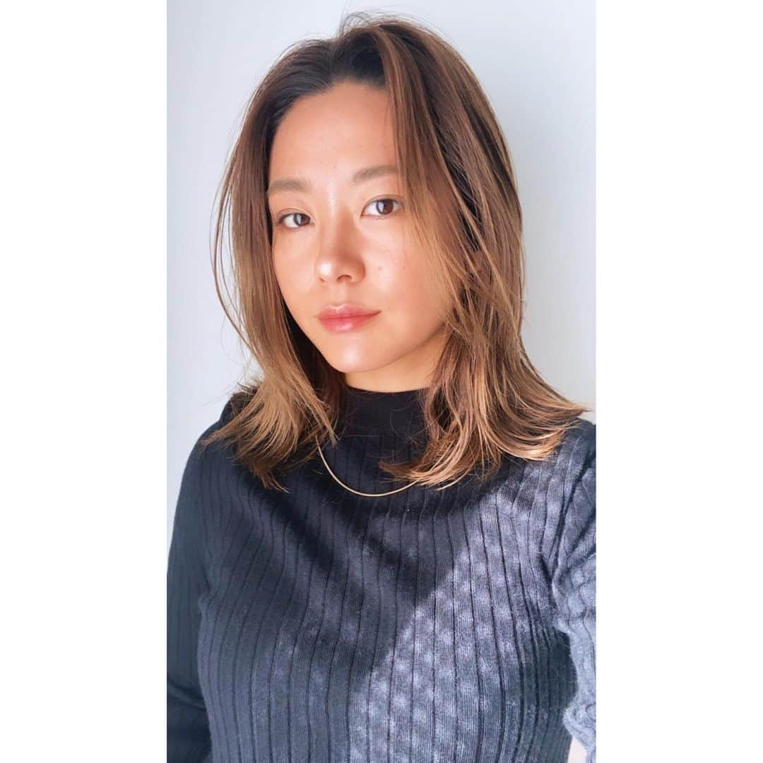 白波瀬海来さんのインスタグラム写真 - (白波瀬海来Instagram)「.  ヤングチャンピオン発売の告知をして みんなから買う〜ってメッセージたくさん頂きとても嬉しいです💜 いつも本当にありがとうございます✨  昨日の告知でイベント貼るの忘れたから今日貼っとく〜👌🏽  そしてそして、 @f.paradeseaside でパーマかけてから 少し経ったけどセットしてなくてもいい感じ過ぎる〜💜これはリピートしちゃう🤭 もう少しだけ髪伸ばそうかしら。  ※ストーリーズの写真の為写真が長いごめん！  #ヤングチャンピオン #グラビア #白波瀬海来」1月19日 21時48分 - kyra.97