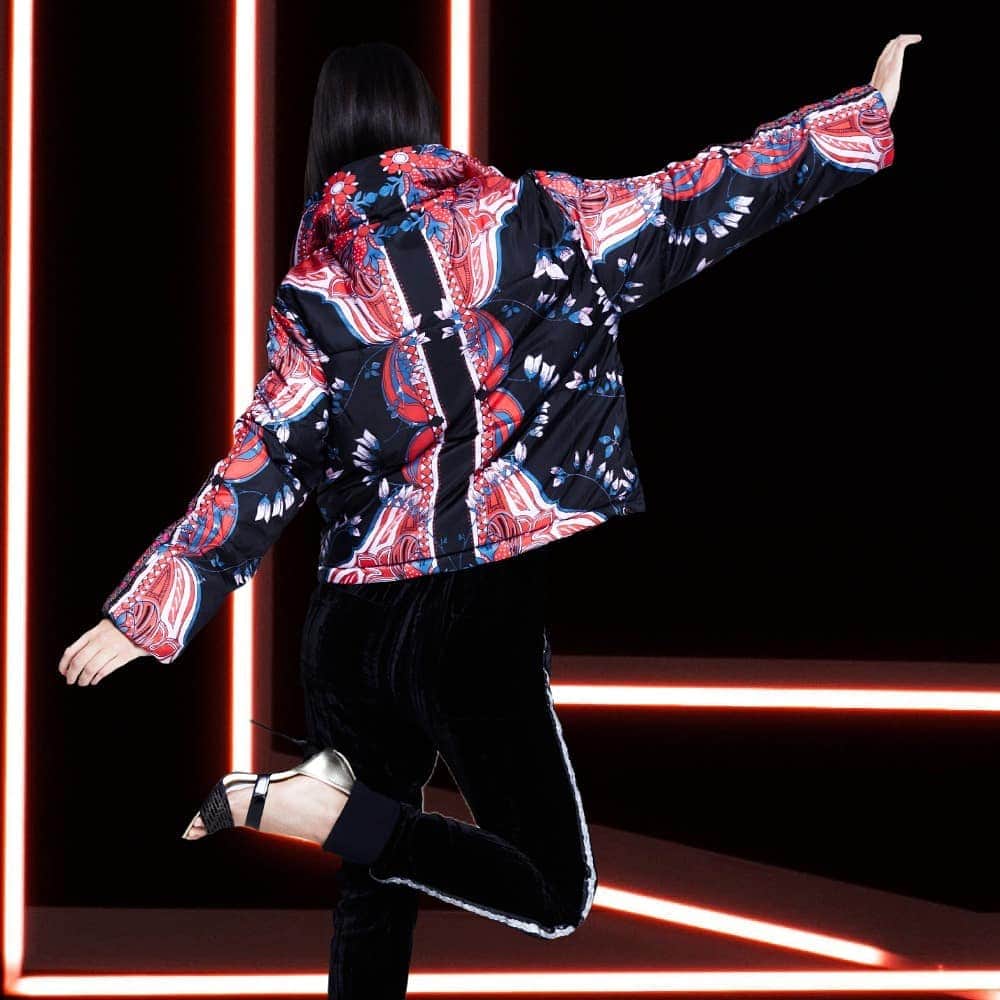 クストのインスタグラム：「Flash forward. CUSTO #SALE is still going on, don't miss this opportunity and treat yourself! #CUSTOBarcelona」
