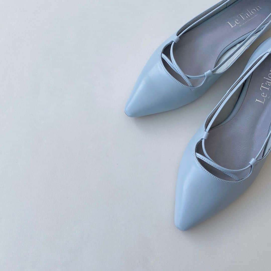 ルタロンさんのインスタグラム写真 - (ルタロンInstagram)「#flatshoes﻿ ﻿ シックで女性らしい印象の新作フラットシューズ。﻿ 甲やサイドのオープンデザインが上品な抜け感を演出。﻿ レースアップのクロスが足を華奢に見せてくれるのも嬉しいポイントです。﻿ ﻿ ▶︎ レースアップフラット﻿ ¥8,800(+tax)﻿ Color：sax blue,beige,black﻿ 品番：21172820151510﻿ ﻿ —————————————————﻿ ﻿ 外出せずともファッションを楽しんで頂けるように、営業中のLe Talon全店舗で、店舗通信販売を送料無料で承っております。﻿ ﻿ 【店舗通信販売（Eコレクト）】﻿ 店舗まで、お気軽にお問い合わせ下さいませ。﻿ ※お時間によってはお電話の繋がりにくい場合がございます。﻿ ご理解のほど、宜しくお願い申し上げます。﻿ ﻿ —————————————————﻿ ﻿ 【GRISE ルミネ新宿店】﻿ ルミネカードWEB決済サービスのご案内﻿ ﻿ ルミネ新宿店の店頭取り扱い商品を﻿ WEB決済＆ご自宅配送のサービスがスタート！﻿ お店にお電話一本で﻿、ルミネカードで簡単WEB決済！﻿ ﻿ さらに、店頭でのお買い物同様ルミネカードでいつでも5％OFF。﻿ 税込￥3,000以上のお買い上げで、ルミネ特別配送サービスをご利用いただけます。﻿ ﻿ 是非、便利なルミネカードWEB決済サービスを﻿ご利用くださいませ。﻿ ﻿ ﻿ #LeTalon #ルタロン #shoes #小さいサイズの靴 #大きいサイズの靴 #シューズ #大人コーデ #フラットシューズ」1月19日 22時11分 - letalon_jp