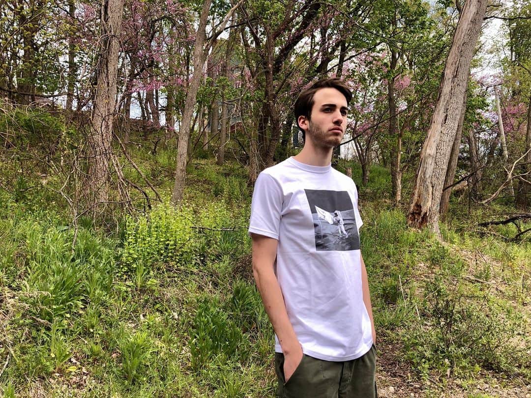 ブルックリンインダストリーズのインスタグラム：「T-SHIRT TUESDAY CLEAN UP ✌ Grab some sale graphics before it is too late!」
