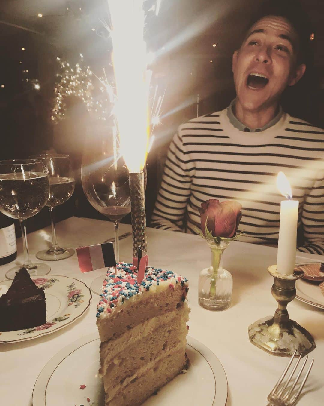 ジム・パーソンズさんのインスタグラム写真 - (ジム・パーソンズInstagram)「To say I am grateful you were born would be a ridiculous understatement. Happy birthday, Todd - I love you and hope you always feel free to sing along to all the birthday wishes coming your way! ❤️ 🎉 🎂 (ps Happy birthday to my wonderful nephew, Michael... and Dolly Parton, too)」1月19日 22時20分 - therealjimparsons