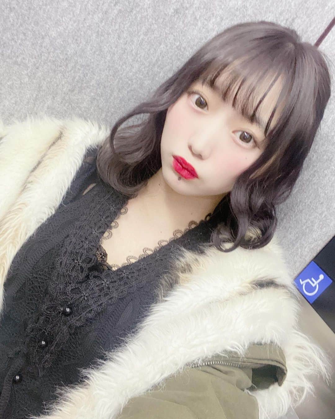 のインスタグラム：「今日さむいね💭  ﻿ ﻿ #ひめかわいい #最凶ロック　#グラビア　#グラビア﻿ #グラドル　#ひめかわいい　#portrait﻿ 🇺🇸 #Cosplayer #Idol #Model #follow  #follome #Japanese ﻿ #kol ﻿ ﻿ 🇨🇳 #自拍　#角色扮演 #偶像 #模型 可爱 #关注  #关注我 #关注者 #日语 ﻿ ﻿ ﻿ 🇰🇷 #셀카 #코스프레 #아이돌 #모델 #귀여운 #팔로우 #나를따르라」