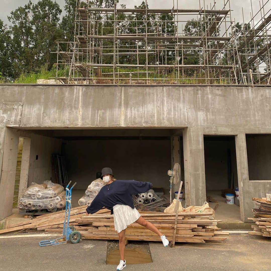 キム・ダヘのインスタグラム：「일년이란 시간을 공들여지은 울 집... 공사때 틈틈히 찍어둔건데 이제서야 올려보네... 직접 인테리어 다 찾고 그리고(!?) 난리쳤던 작년 🤣」