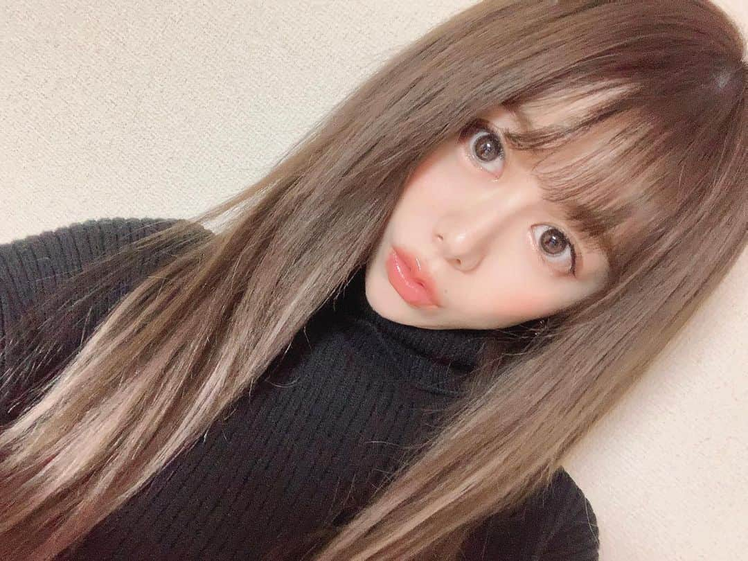 かめだなつみのインスタグラム：「hair change🐶💇🏽‍♀️⚠️ ちょっと前の時差投稿🚫🙏 . . . #サロン撮影 #サロンモデル #サロモ #撮影 #shooting #model #モデル  #美容院 #エクステ #プルエクステ  #ロングヘア #follome #f4follow #summer  #ootd #cute #fashion #hair #instagood #커플티 #남친룩 #팔로우 #선팔하면맞팔 #뷰스타그램 #instagood #fff #l4like #beauty #photooftheday」