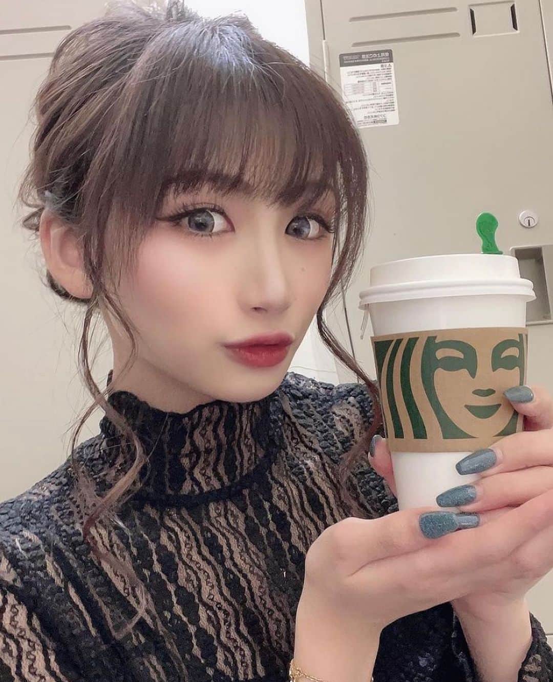 神出鬼没の【キャバ図鑑】のグルメインスタ