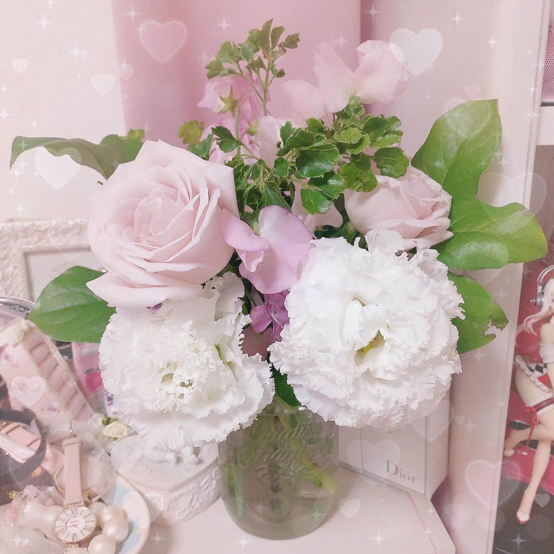 佐藤花×最上一花のインスタグラム：「17日にいただいたお花飾ってみました☺️🌸✨♪」