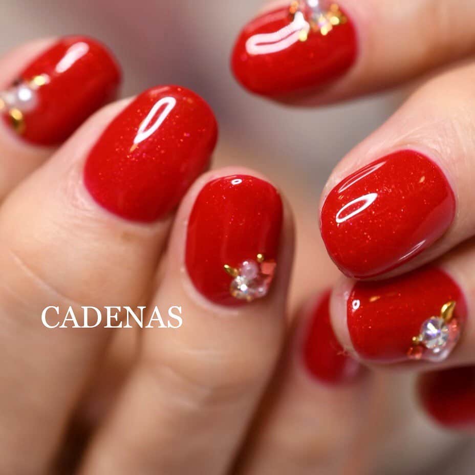 Yuka Maeda ::manicurelistのインスタグラム：「. . Salon data▼ ＝＝＝＝＝＝＝＝＝＝＝＝＝＝＝＝＝＝＝＝ . CADENAS -nail eyelash salon- ●Nail artist  @yuka.maeda  @yuki_cadenas ●eyelash　@cadenaseyelash  ゲストに愛と感動を…♡ . 【 LINE ＠cadenas 】 ご予約/お問い合わせはLINEよりお気軽に🤲 ▶︎▶︎#cadenasnail デザインアップしてます♡  price…★⭐︎Instagram特別キャンペーン中⭐︎★ . 「インスタ見たよ👀」と LINEからご予約で特別プライス7500円！！ . ※ご新規様限定 ※キャラクターや特殊なエレメント等のみ 別途料金いただく場合ございます🙇🏻‍♀️ . . price…初回8000円（オフ込み） access…大阪市北区堂山町16-1  中崎町駅  徒歩5分 /  梅田駅  徒歩6分 . tel… 06-4792-8617 ＝＝＝＝＝＝＝＝＝＝＝＝＝＝＝＝＝＝＝＝ . . .  #中崎町ネイルサロン #梅田ネイルサロン #大阪ネイルサロン #関西ネイルサロン #インスタネイル #instanails #instanail #トレンドネイル #ネイルサンプル #ワンカラーネイルデザイン  #ネイルブック #レッドネイル #ネイルチェンジ #今月のネイル #にゅーねいる #冬ネイル #パールネイル  #ネイル大好き #赤ネイル #ネイル部 #女子力向上委員会 #女子力 #女子力ネイル #アートネイル #rednails  #ニューネイル  #ナノソル #ナノソルcc  #ナノソル販売店大阪」