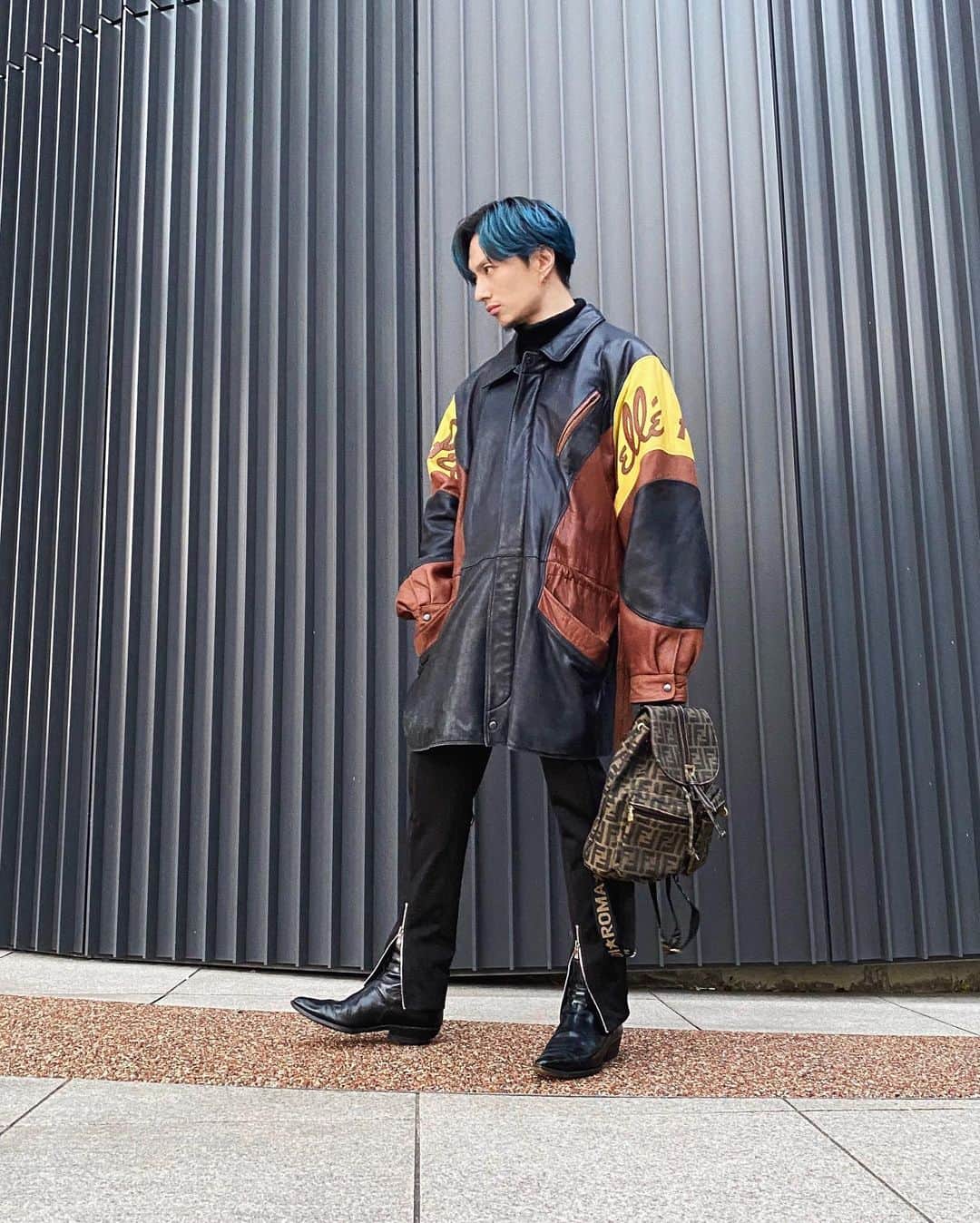 DJ FUMIのインスタグラム：「レザーコート重いわい」