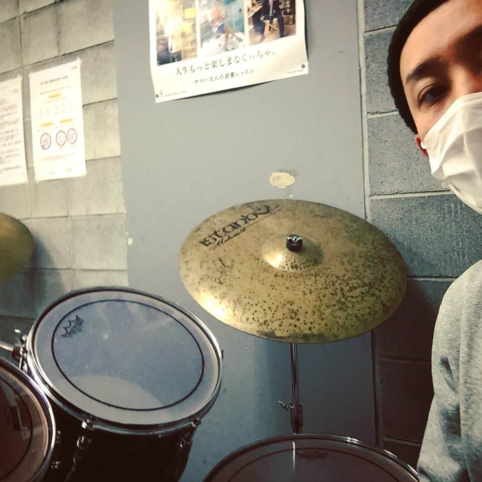 大岡源一郎のインスタグラム：「School !!! . #お稽古 #心はみずみずしく #gennoziドラム修行」