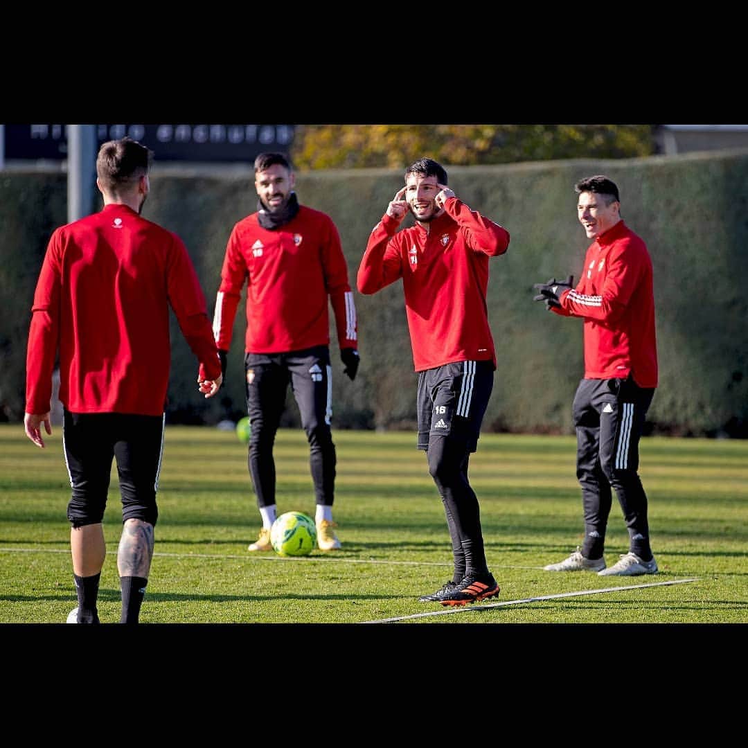 ファクンド・ロンカリアのインスタグラム：「Imposible ganar con jocalleri 🤣」
