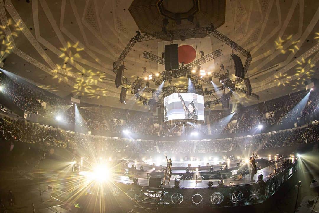 のインスタグラム：「日本武道館10公演『10 #BABYMETAL BUDOKAN』、ついにスタート⚡️  DOOMSDAY ‒ II（明日1月20日) チケット’ぴあ’にて発売中🔥  “10 BABYMETAL BUDOKAN” kick-off!  #BABYMETAL_BUDOKAN #STAYMETAL」