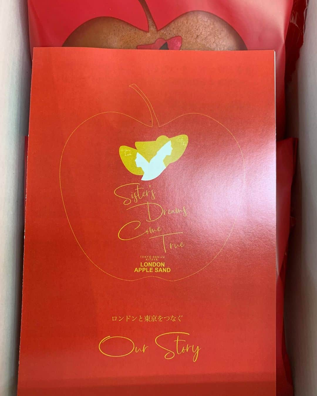 福山理子さんのインスタグラム写真 - (福山理子Instagram)「喜田家さんのApple sand美味しい🤤 使っている🍎の甘さにびっくり！ これは美味しいわ  いつも差し入れありがとう  #喜田家六人衆  #喜田家どら焼き  #Applesand #江戸太鼓 #スタイリッシュ麻雀教室」1月19日 22時54分 - rikofukuyama