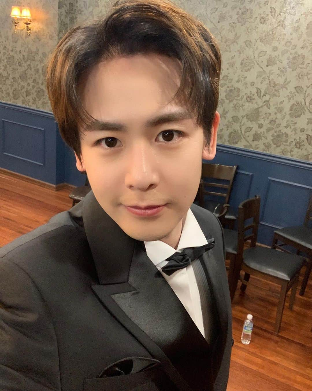 2PMさんのインスタグラム写真 - (2PMInstagram)「🏆2020 레투어워즈🏆  <🎉파워아이돌 그랑프리 대상🎉>  2020년 한 해 대유잼 얼굴과 굉장한 유머감각으로 핫티의 눈과 귀를 즐겁게 해주었기에 태양현곰에게 이 상을 수여합니다.  #여기가_오스카고_칸이네요😎 #숨만_쉬어도_대상🏆 #2021년도도_기대할게요👏🏻 #레투스타그램」1月19日 22時47分 - real_2pmstagram