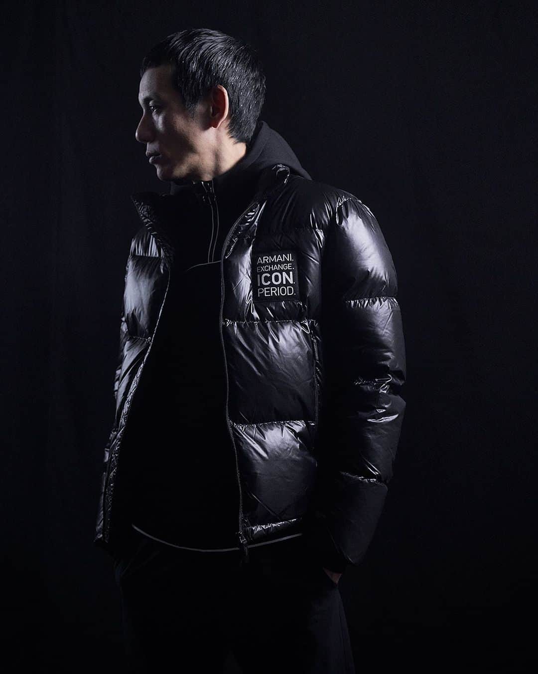 ジョルジオアルマーニさんのインスタグラム写真 - (ジョルジオアルマーニInstagram)「The #AXicon puffer jacket is featured in the latest @sense_magazine issue. #sense_magazine Photo: Junji Hata」1月19日 22時58分 - armaniexchange