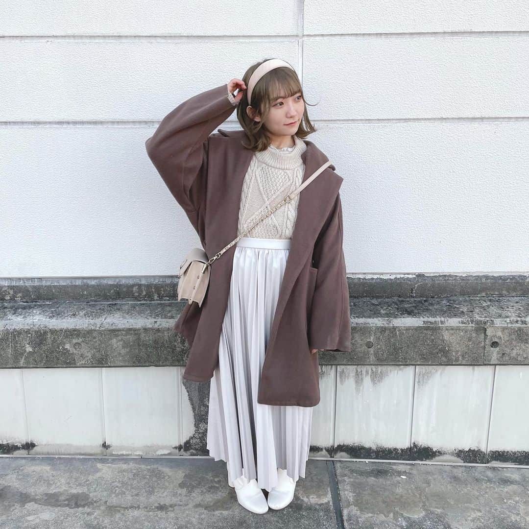 夏川愛実のインスタグラム：「﻿ ﻿ 全身コーデ💗﻿ ﻿ ﻿ #冬コーデ#コート#ロングスカート﻿#ニット #fifth#GRL#gu#プチプラコーデ﻿ #低身長コーデ#148cmコーデ﻿ ﻿ ﻿ ﻿ ﻿ ﻿ ﻿ ﻿」