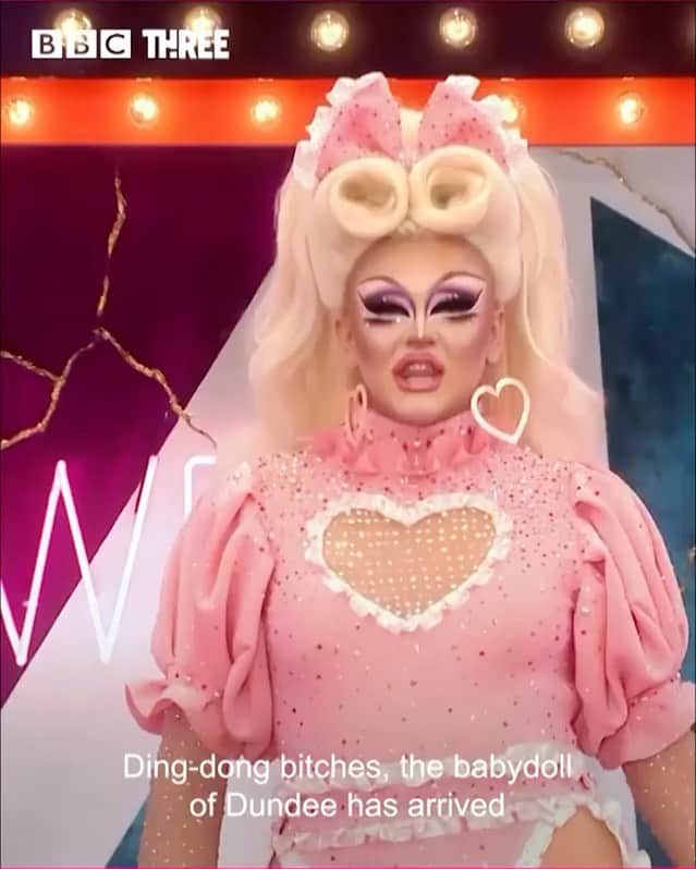 ValGarlandのインスタグラム：「Ding Dong Darling @elliediamondofficial living’ for you on @dragraceukbbc❗️❗️❗️   #DingDong #RuPaulsDragRaceUK #EllieDiamond」