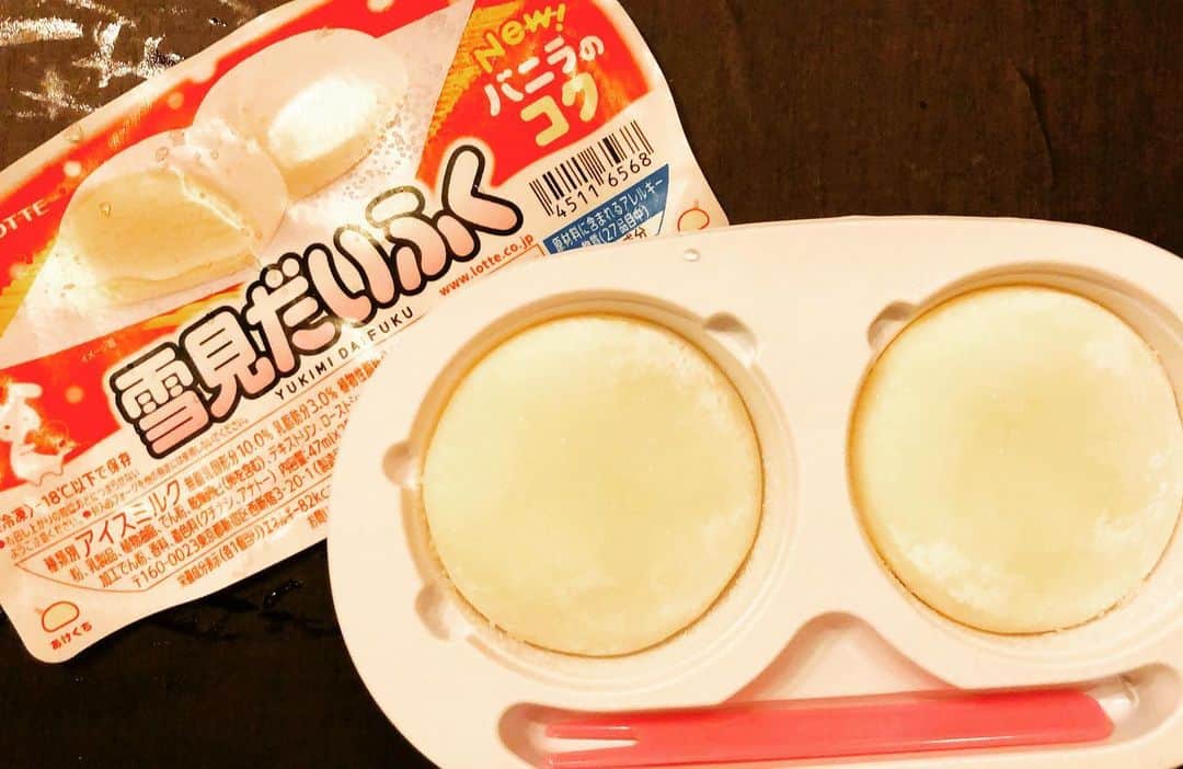 たつをのインスタグラム：「今日も頑張った自分にご褒美！ ・ 寒いけど… ・ #雪見だいふく」