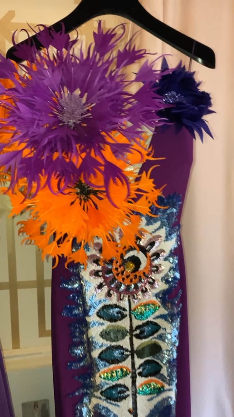 アレクシマビーユのインスタグラム：「Inside Haute Couture Show room @alexismabille #shadesofpurple #FW2020 #hautecouture #privateplace #showroom #couture #bespoke #purple #navy #orange #embroideries #withalexismabille」