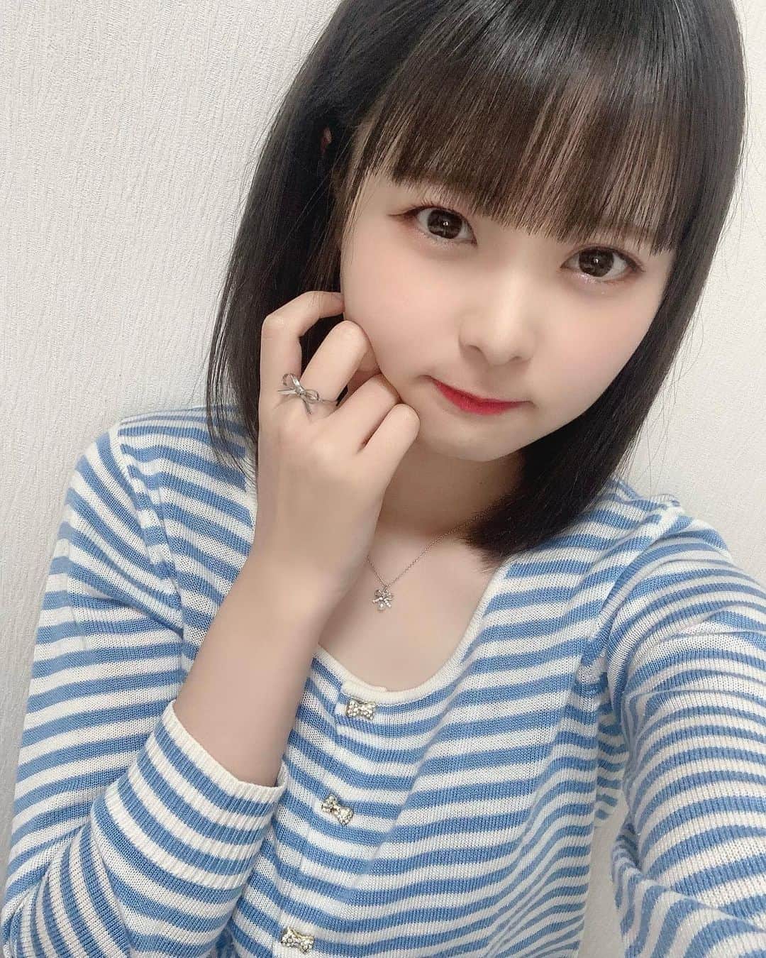 久保田沙矢香のインスタグラム：「.  インスタ苦手だけど投稿がんばってみる！  ♡とコメントしてほしいなぁ🥺ྀིྀི  #リボンアクセサリー #自撮り #ラストアイドル」