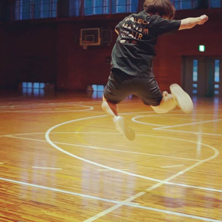 石田太志のインスタグラム：「I won Japan footbag championships 2020! It was online competition because COVID-19. ･ #footbag #taishiishida #freestyle #soccer #follow #worldchampion #performance #performer #instagramer #hackysack #jfc2020 #japanchampion #japanchampionship #online #onlinecompetition #competition #sanjo #shitada」